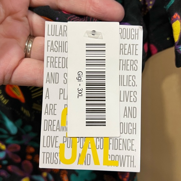 Gigi style Shirt - Picture 2 of 7